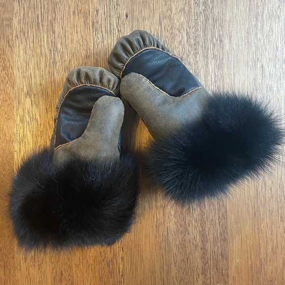 BEvAD Accessories - Traditional Inuit leather & fur mittens
